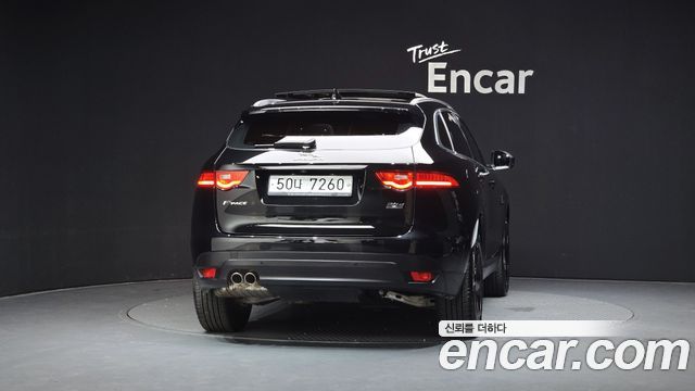 Jaguar F-PACE 20d Prestige 2019 — фото 4