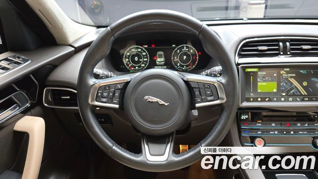 Jaguar F-PACE 20d Prestige 2019 — фото 12