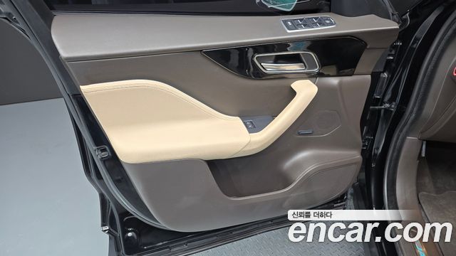 Jaguar F-PACE 20d Prestige 2019 — фото 24