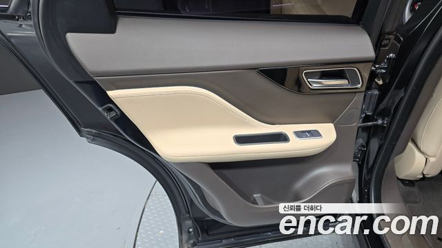 Jaguar F-PACE 20d Prestige 2019 — фото 25
