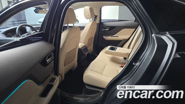 Jaguar F-PACE 20d Prestige 2019 — фото 26