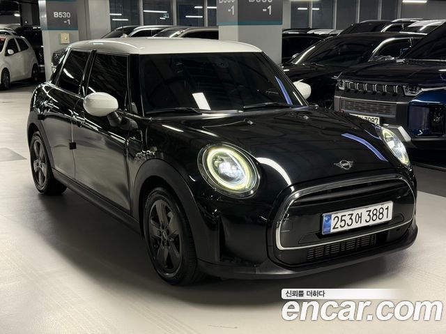 MINI Cooper 5Door Classic Third Generation 2022 — фото 1