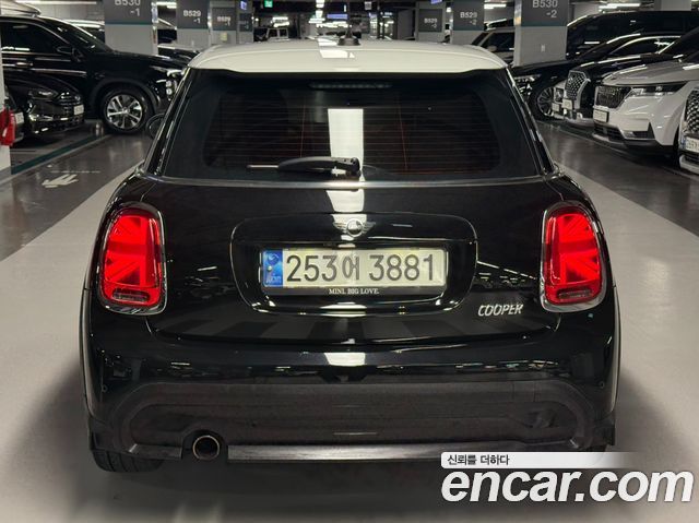 MINI Cooper 5Door Classic Third Generation 2022 — фото 3