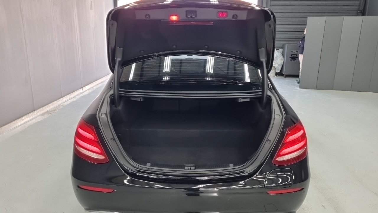 Mercedes-Benz E-Class (W213) E300e Exclusive 2019 — фото 4
