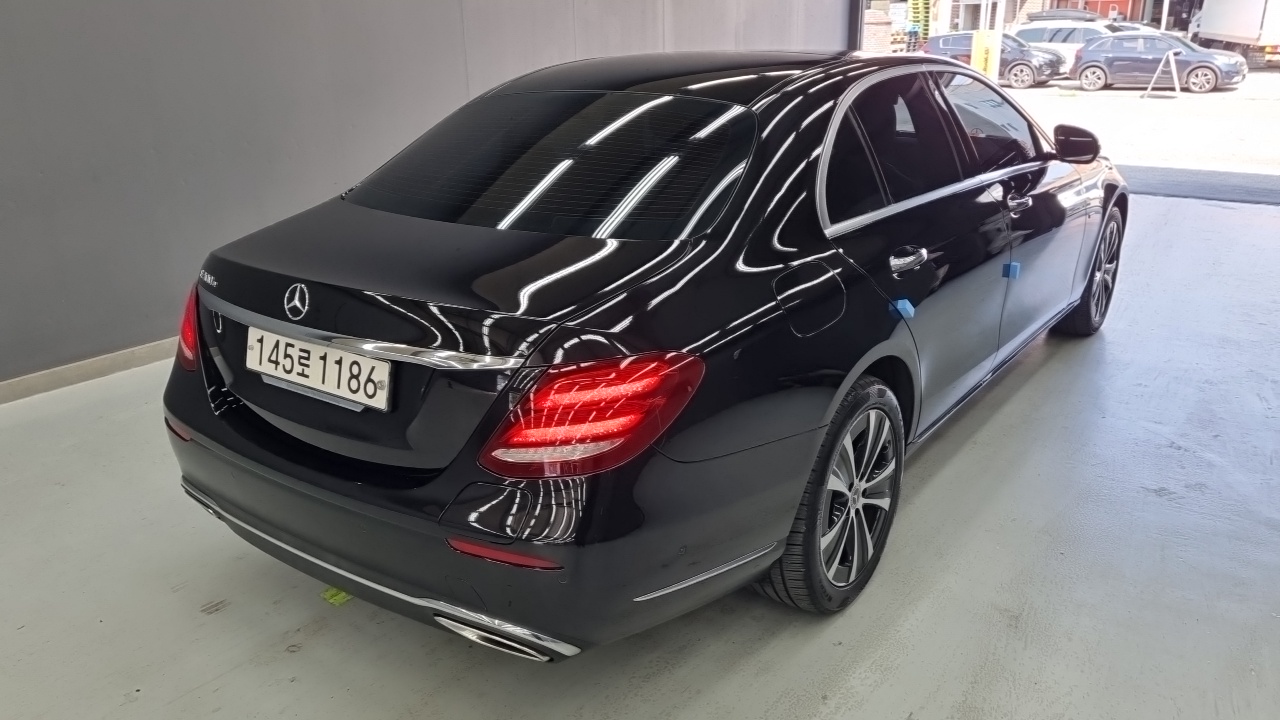 Mercedes-Benz E-Class (W213) E300e Exclusive 2019 — фото 10