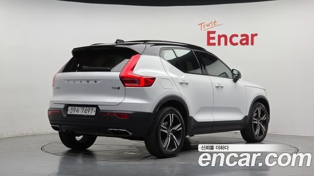 Volvo XC40 T4 R-Design 2019 — фото 2