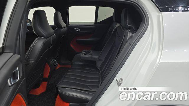 Volvo XC40 T4 R-Design 2019 — фото 16