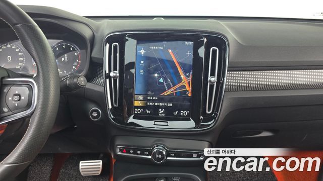 Volvo XC40 T4 R-Design 2019 — фото 18