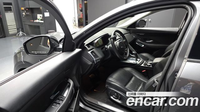 Jaguar E-PACE D180 SE 2019 — фото 10