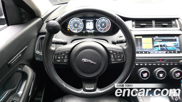 Jaguar E-PACE D180 SE 2019 — фото 13