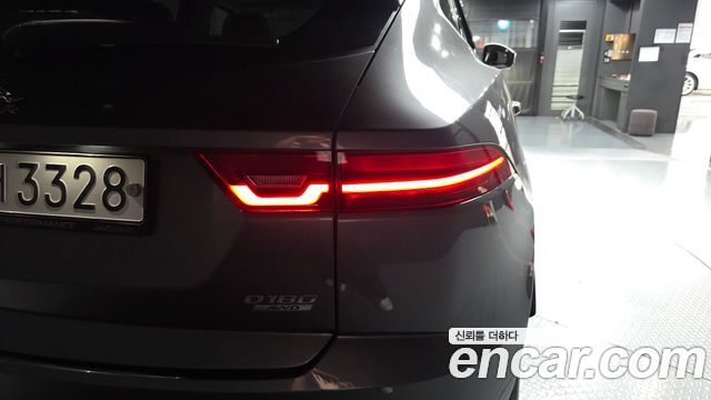 Jaguar E-PACE D180 SE 2019 — фото 23