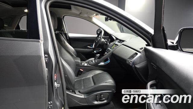 Jaguar E-PACE D180 SE 2019 — фото 26