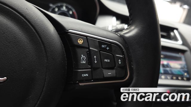 Jaguar E-PACE D180 SE 2019 — фото 30