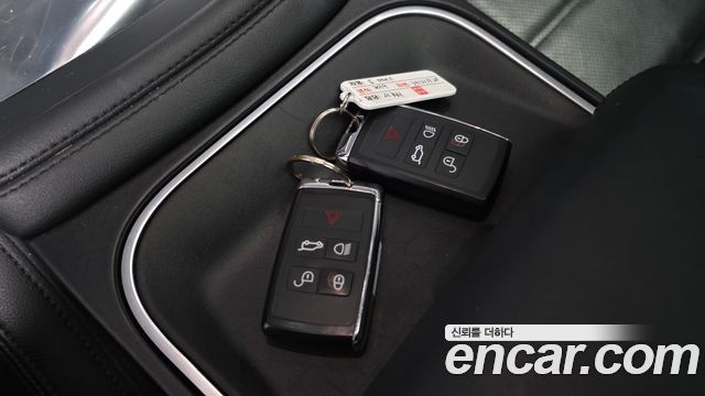 Jaguar E-PACE D180 SE 2019 — фото 33