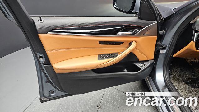 BMW 5 Series (G30) 520d Luxury Special Edition 2018 — фото 24