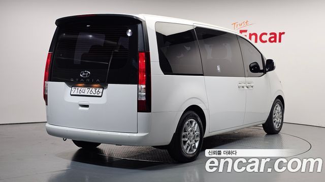 Hyundai Staria Tourer 11-Seater Modern 2023 — фото 2