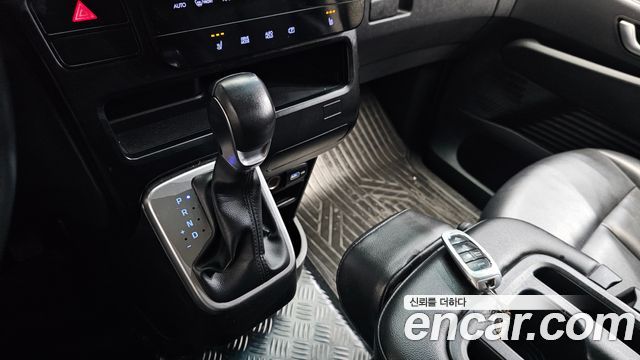 Hyundai Staria Tourer 11-Seater Modern 2023 — фото 9