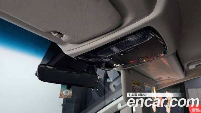 Hyundai Staria Tourer 11-Seater Modern 2023 — фото 17