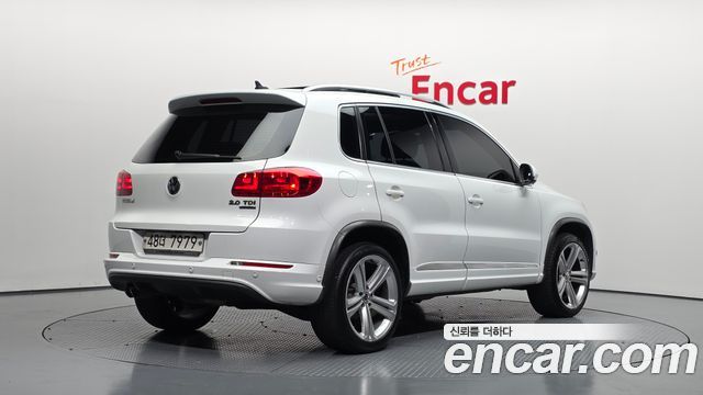 Volkswagen Tiguan 2.0 TDI R-Line 5N 2014 — фото 2