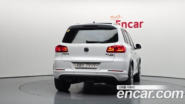 Volkswagen Tiguan 2.0 TDI R-Line 5N 2014 — фото 4