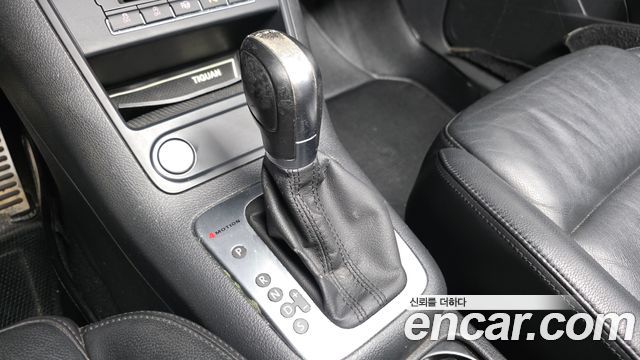 Volkswagen Tiguan 2.0 TDI R-Line 5N 2014 — фото 9