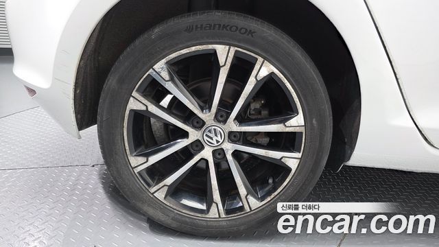 Volkswagen Golf (VII) 2.0 TDI Premium 2015 — фото 5