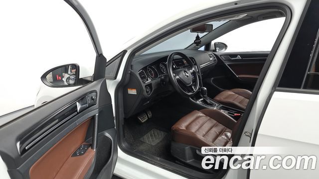 Volkswagen Golf (VII) 2.0 TDI Premium 2015 — фото 10