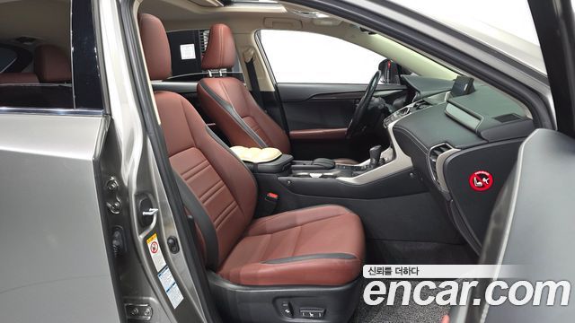 Lexus NX300h Supreme 2016 — фото 11
