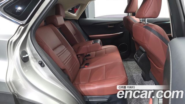 Lexus NX300h Supreme 2016 — фото 12
