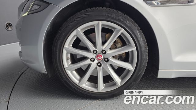 Jaguar XJ 3.0D Premium Luxury SWB X351 2018 — фото 5