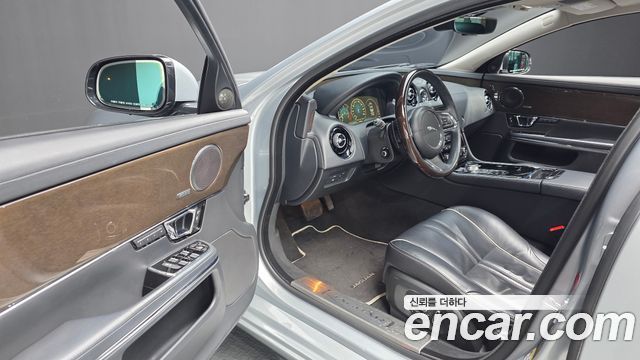 Jaguar XJ 3.0D Premium Luxury SWB X351 2018 — фото 10