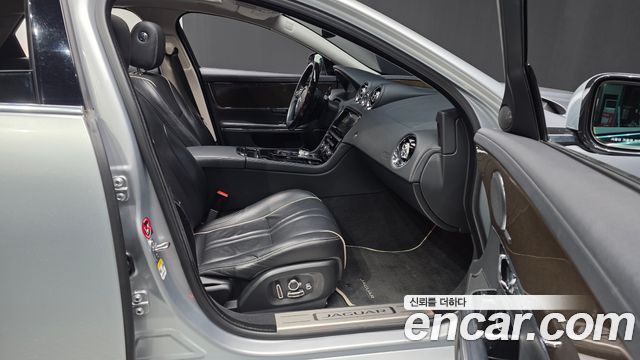 Jaguar XJ 3.0D Premium Luxury SWB X351 2018 — фото 11