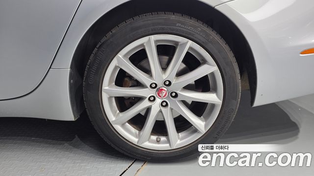 Jaguar XJ 3.0D Premium Luxury SWB X351 2018 — фото 21