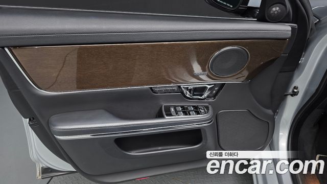 Jaguar XJ 3.0D Premium Luxury SWB X351 2018 — фото 24