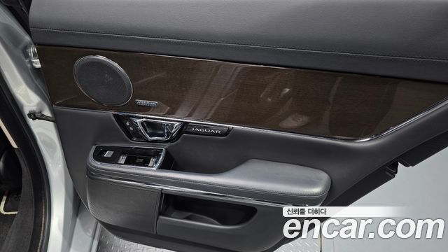 Jaguar XJ 3.0D Premium Luxury SWB X351 2018 — фото 25
