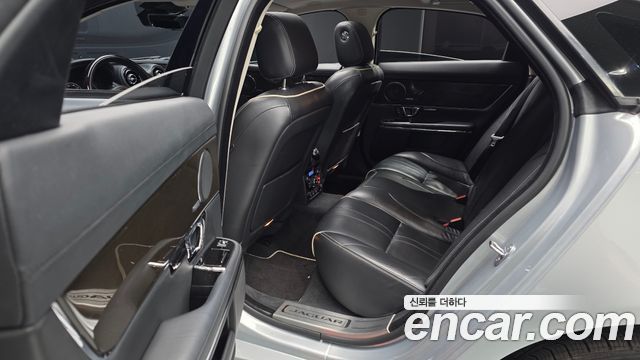 Jaguar XJ 3.0D Premium Luxury SWB X351 2018 — фото 26