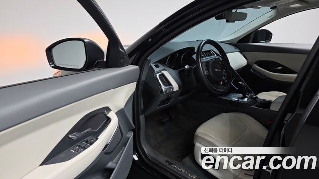 Jaguar E-PACE P250 S 2018 — фото 10