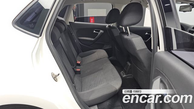 Volkswagen Polo 1.6 TDI R-Line 5th 2013 — фото 11