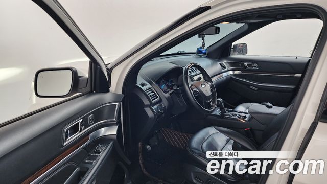 Ford Explorer 2.3 Limited 4WD 5th 2019 — фото 10