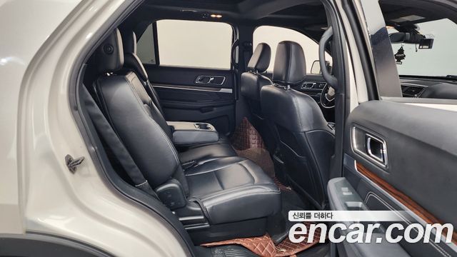 Ford Explorer 2.3 Limited 4WD 5th 2019 — фото 15