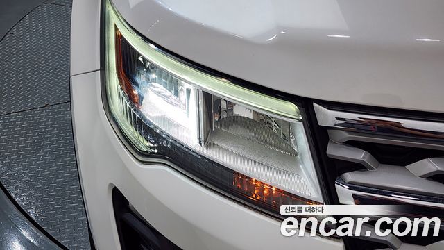 Ford Explorer 2.3 Limited 4WD 5th 2019 — фото 28