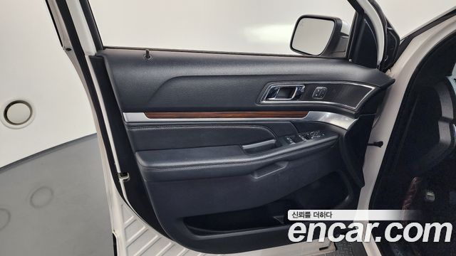 Ford Explorer 2.3 Limited 4WD 5th 2019 — фото 30