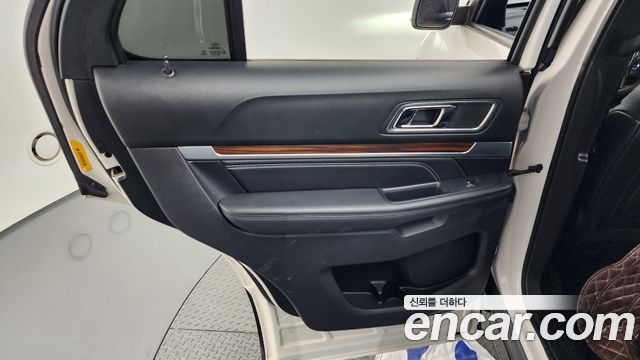 Ford Explorer 2.3 Limited 4WD 5th 2019 — фото 31