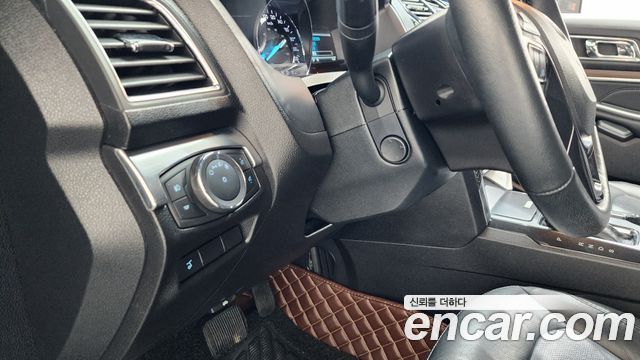 Ford Explorer 2.3 Limited 4WD 5th 2019 — фото 36