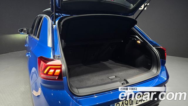 Volkswagen T-Roc 2.0 TDI Premium 2022 — фото 19