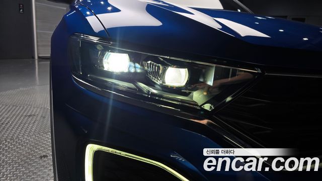 Volkswagen T-Roc 2.0 TDI Premium 2022 — фото 22