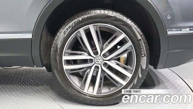 Volkswagen Tiguan Allspace 2.0 TDI Prestige 2020 — фото 21