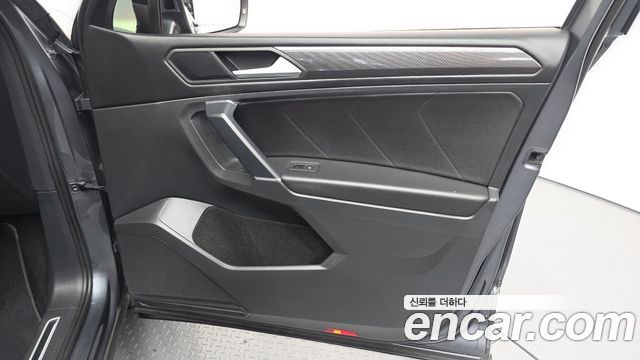 Volkswagen Tiguan Allspace 2.0 TDI Prestige 2020 — фото 24
