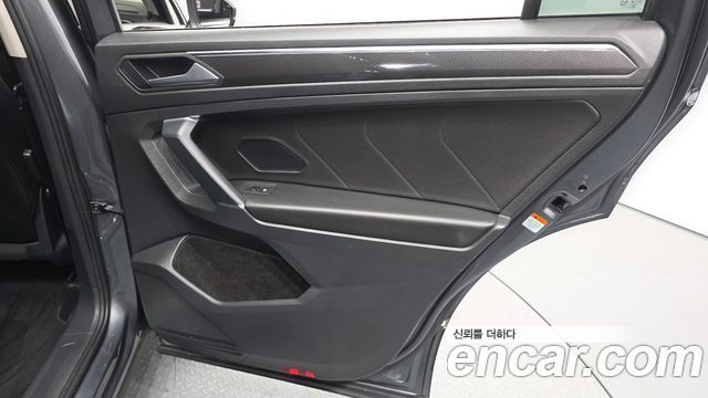 Volkswagen Tiguan Allspace 2.0 TDI Prestige 2020 — фото 25