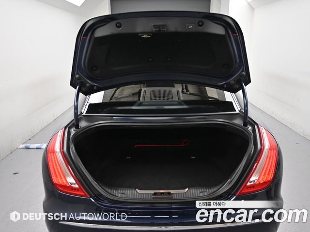 Jaguar XJ 3.0 SC Premium Luxury LWB X351 2013 — фото 23